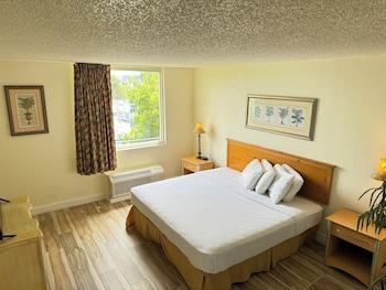 Suite, Parlor, Kitchen