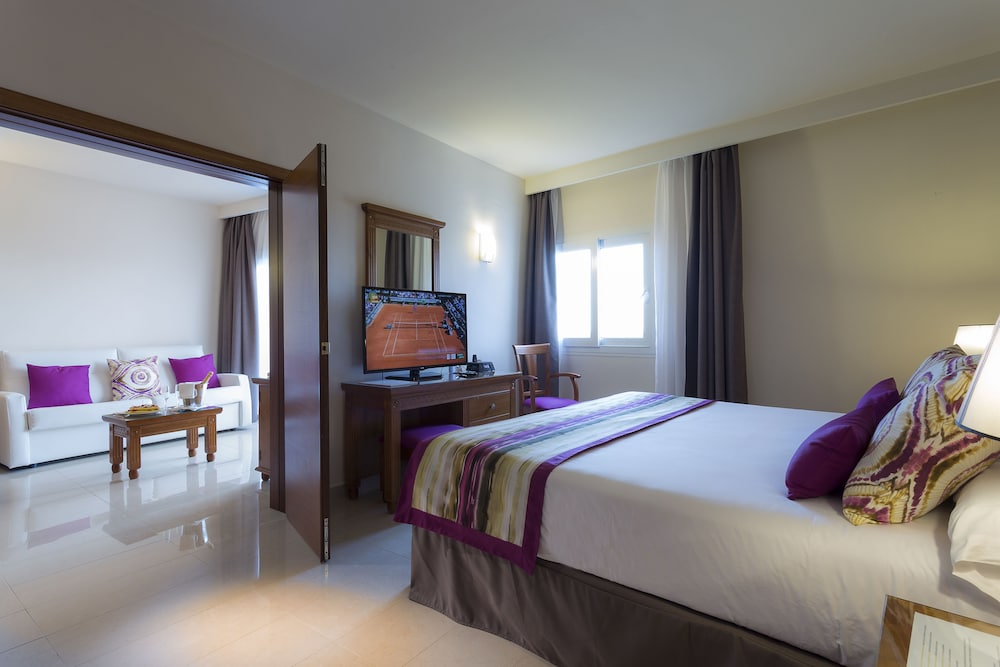 GRAND PALLADIUM PALACE IBIZA RESORT 17/64