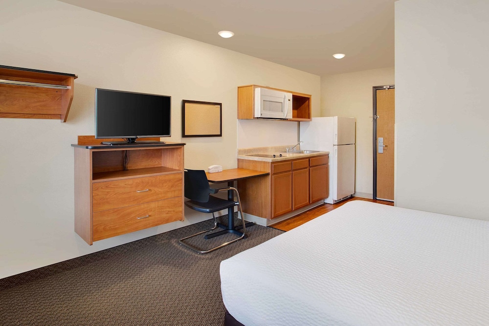 WoodSpring Suites Columbus North I-270 10/32