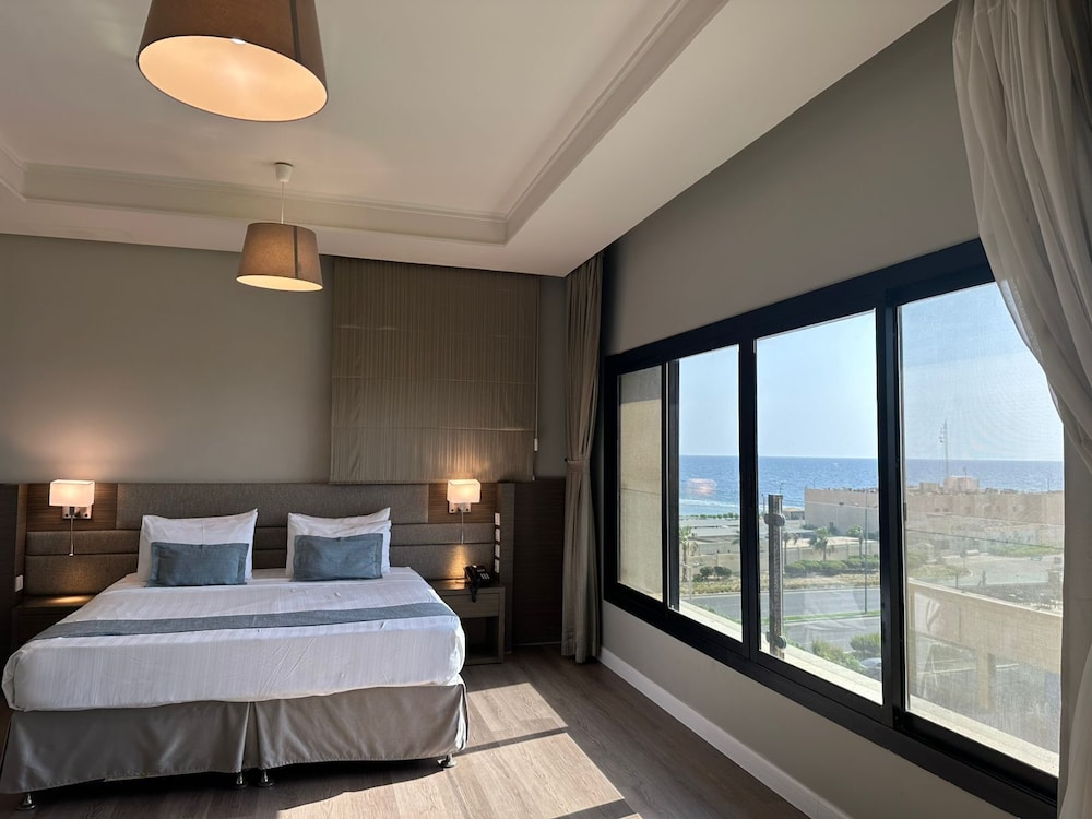 كورنيش لورين سويتس(Loren Suites Corniche) 22/50