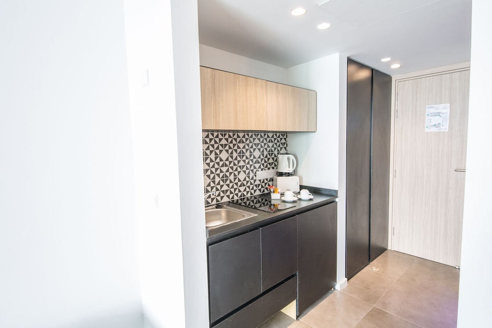 Anthea Hotel Apartments 60/60