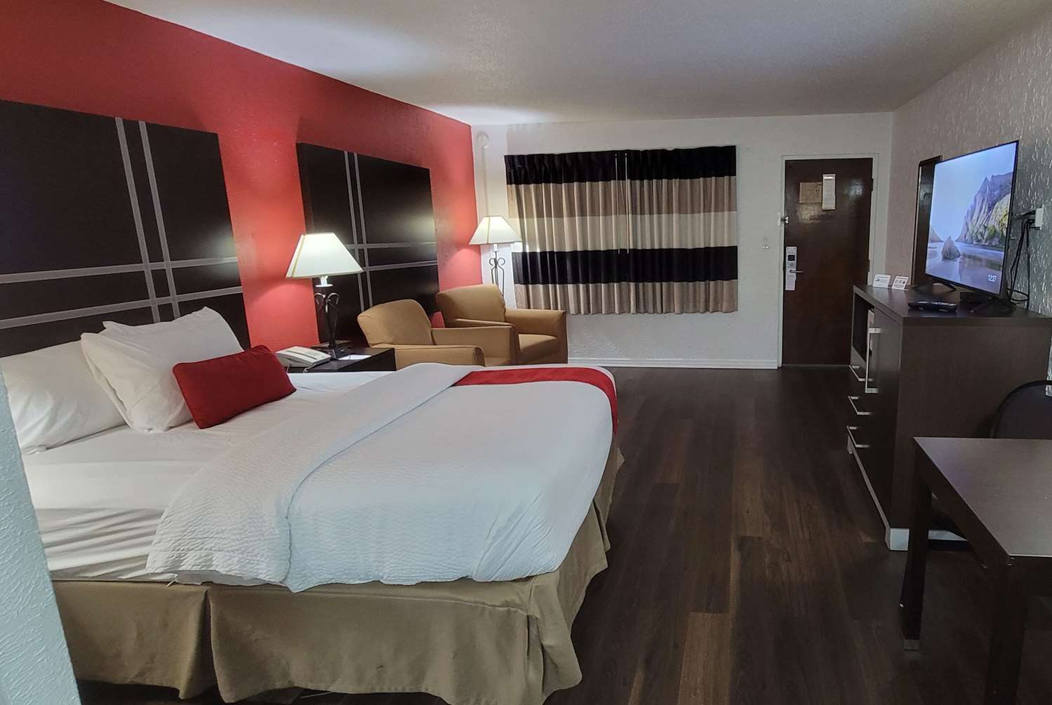 Ramada by Wyndham Mountain Home 16/40
