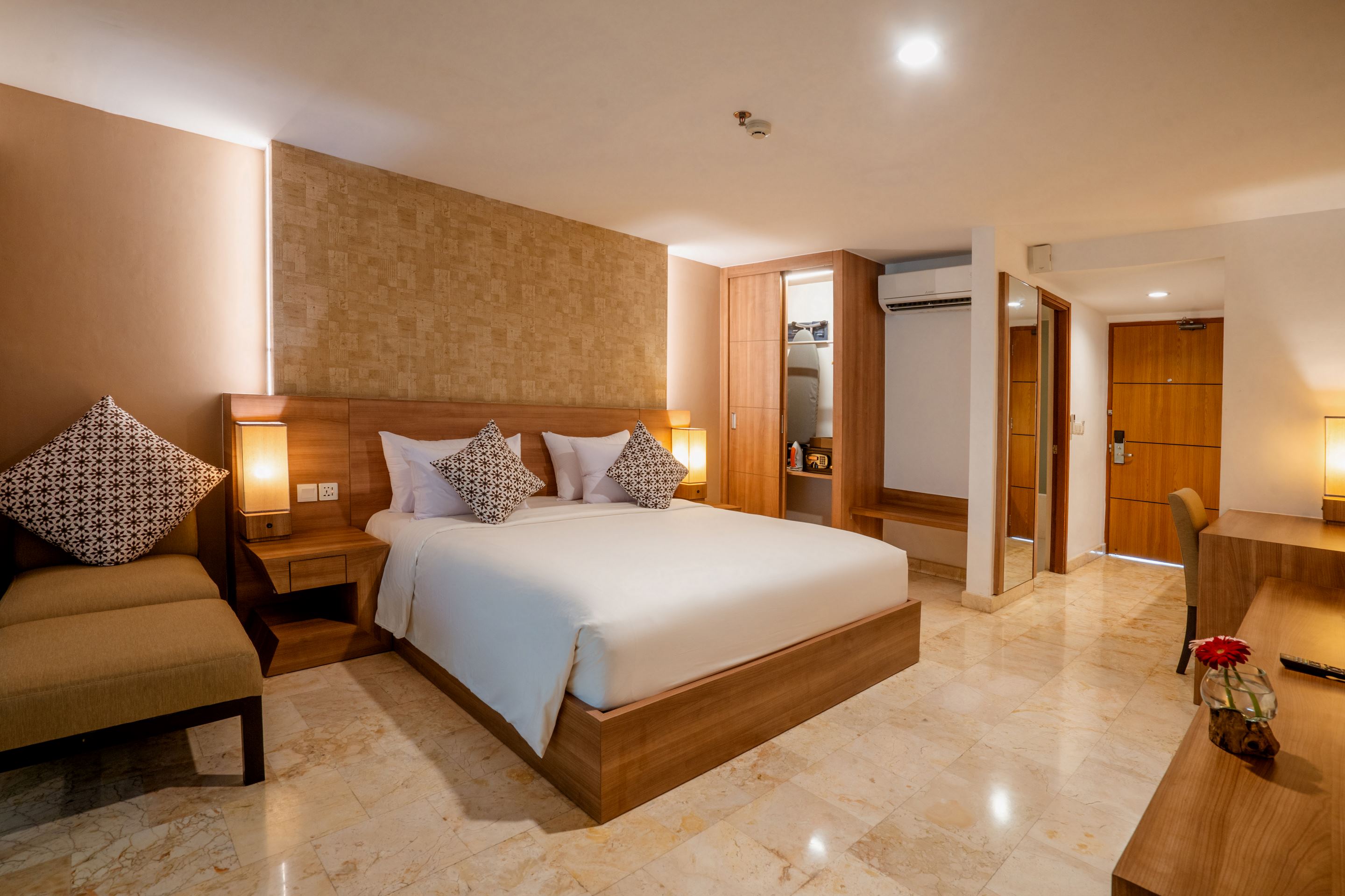 Deluxe Pool Suite، Cross Vibe Paasha Atelier Bali Kuta 2/7
