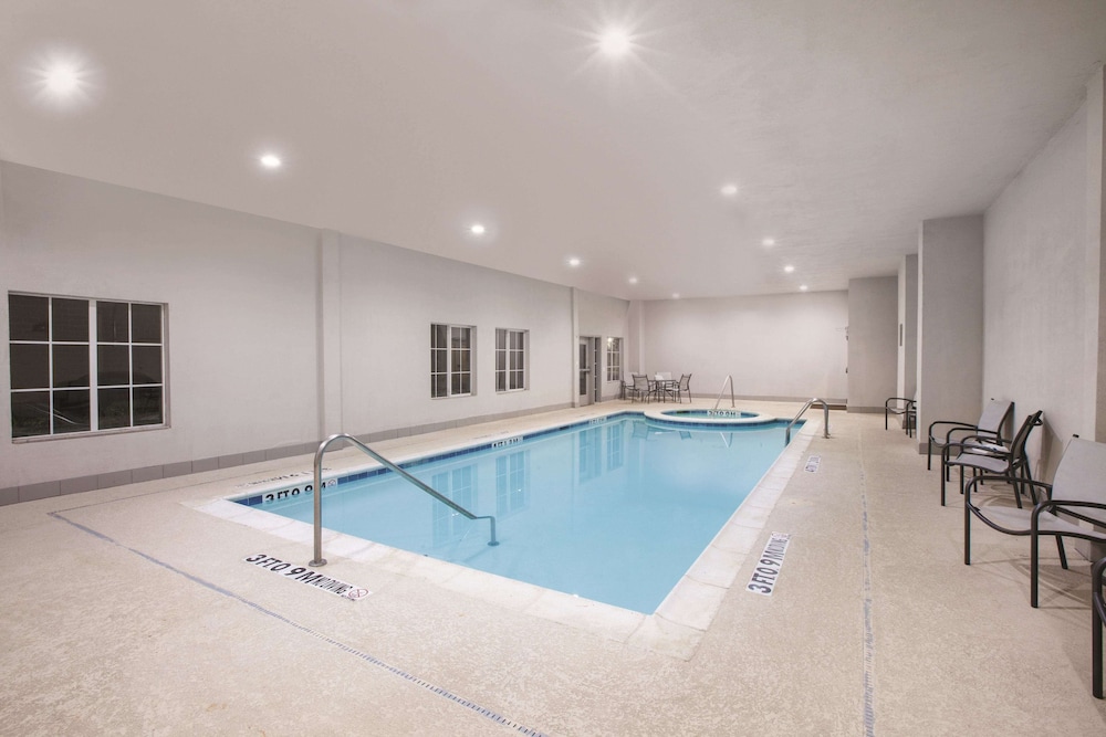 swimming pool spa