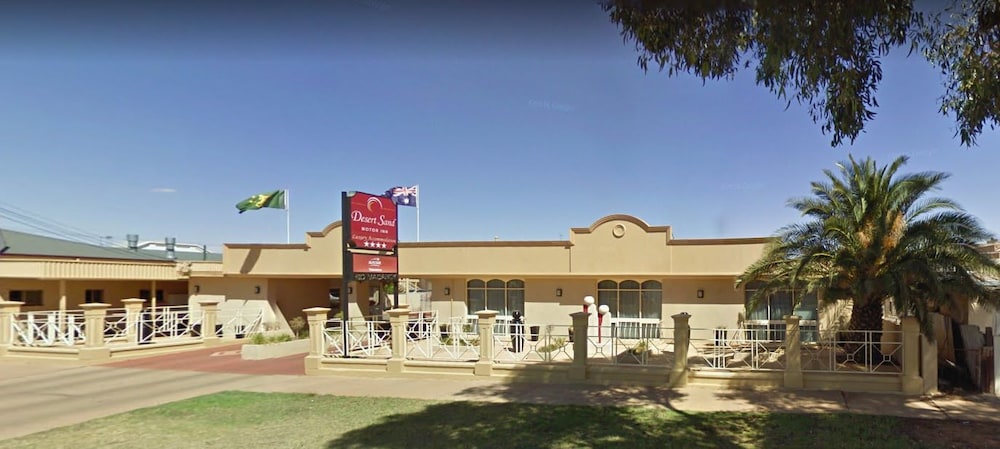 DESERT SAND MOTOR INN 21/25