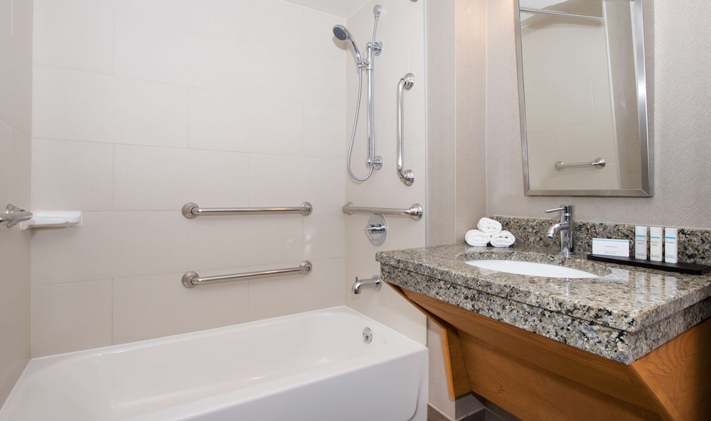 Embassy Suites by Hilton Cincinnati Northeast Blue Ash 11/54