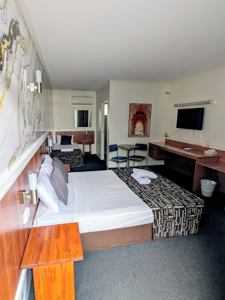 Hampton Villa Motel (ex.Comfort Inn Rockhampton) 25/71