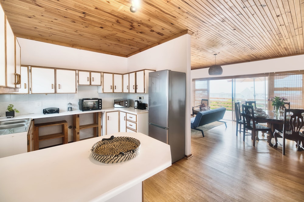 Land's Edge Struisbaai 25/33