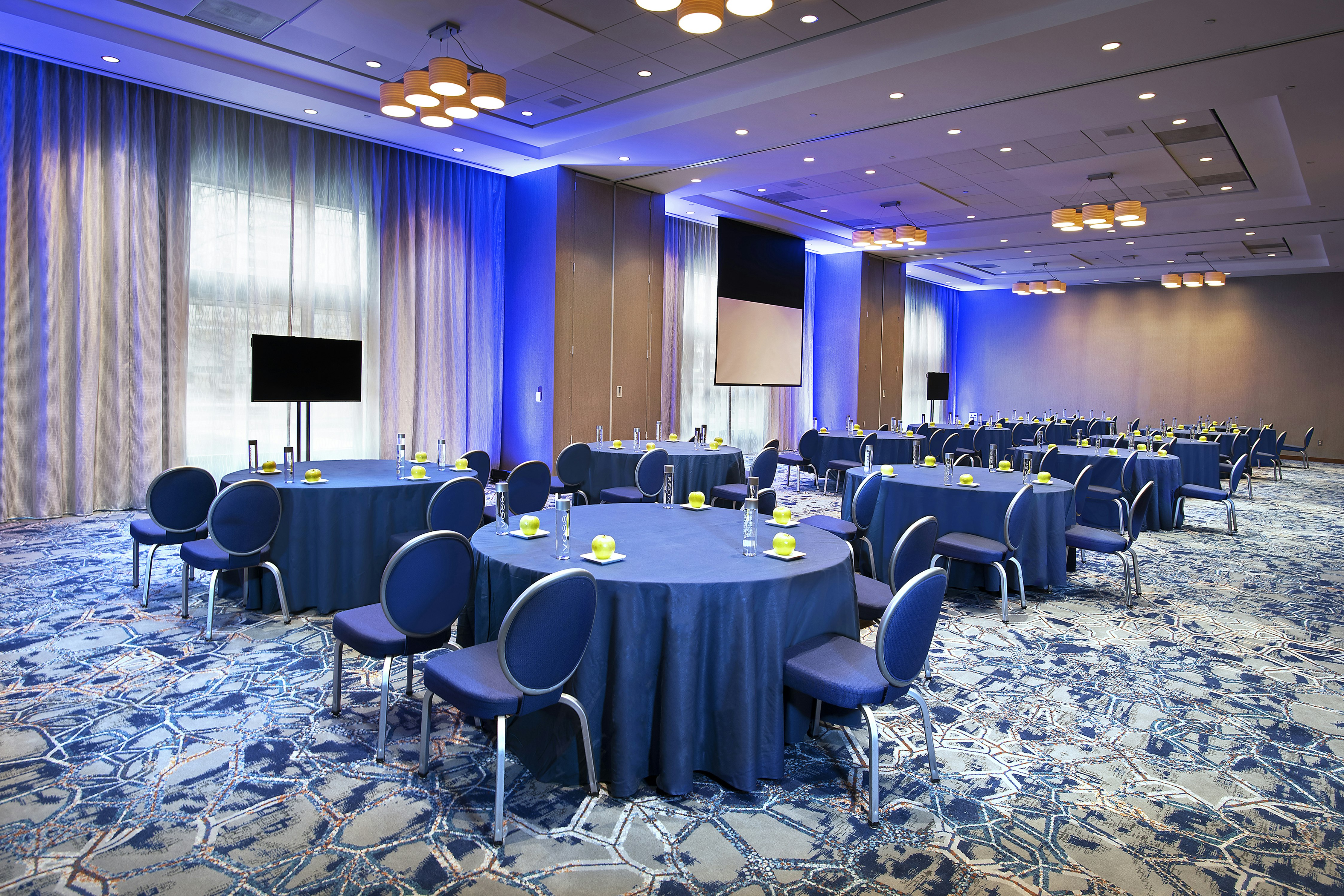Hilton Baltimore Inner Harbor 68/84