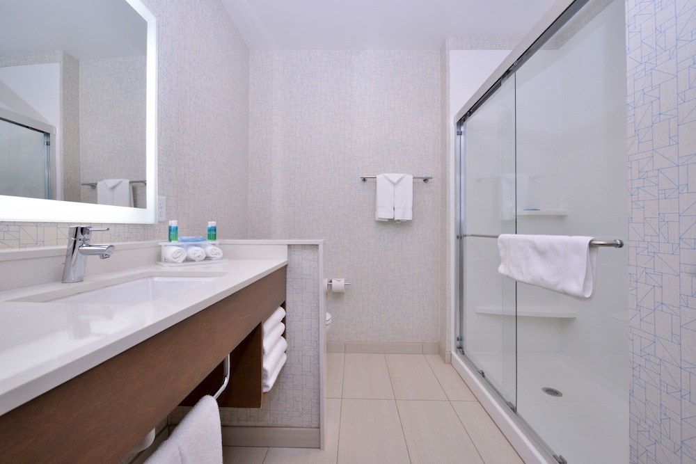 Holiday Inn Express And Suites Madison 17/65