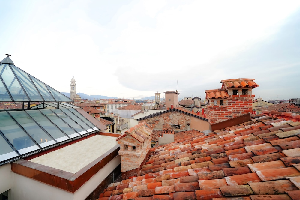 Bergamo Inn 21 28/29