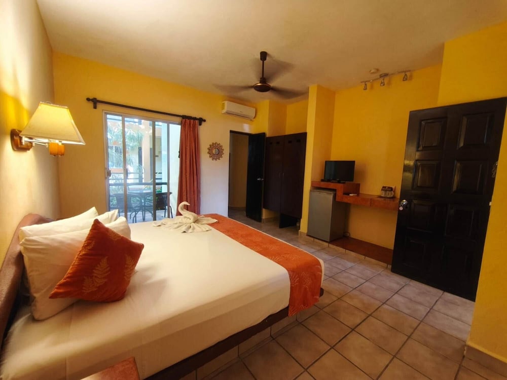 Hotel Lunasol 11/71