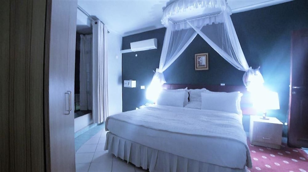 Silver Springs Hotel 13/50
