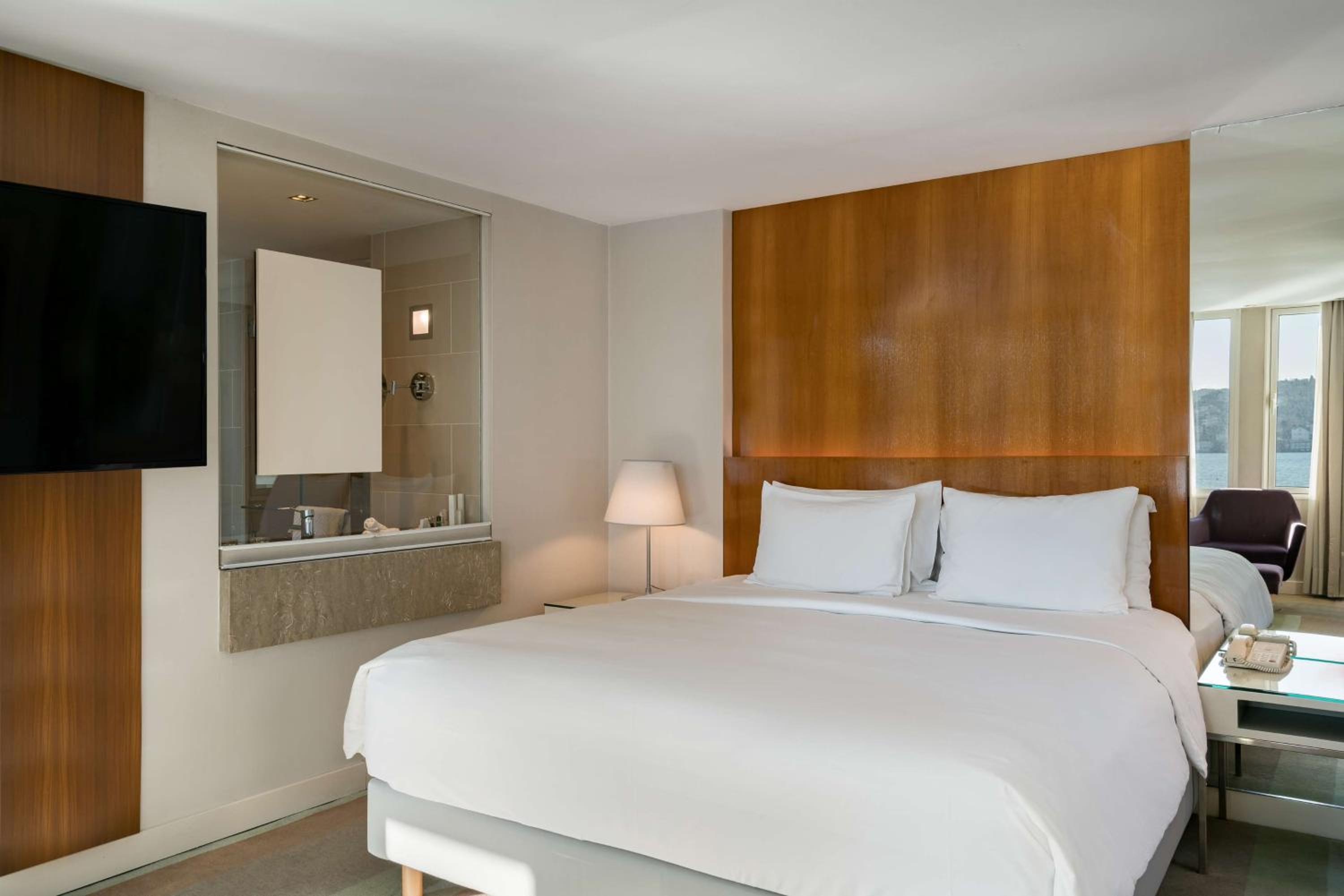 Junior Suite, Double Bed, Bosphorus View