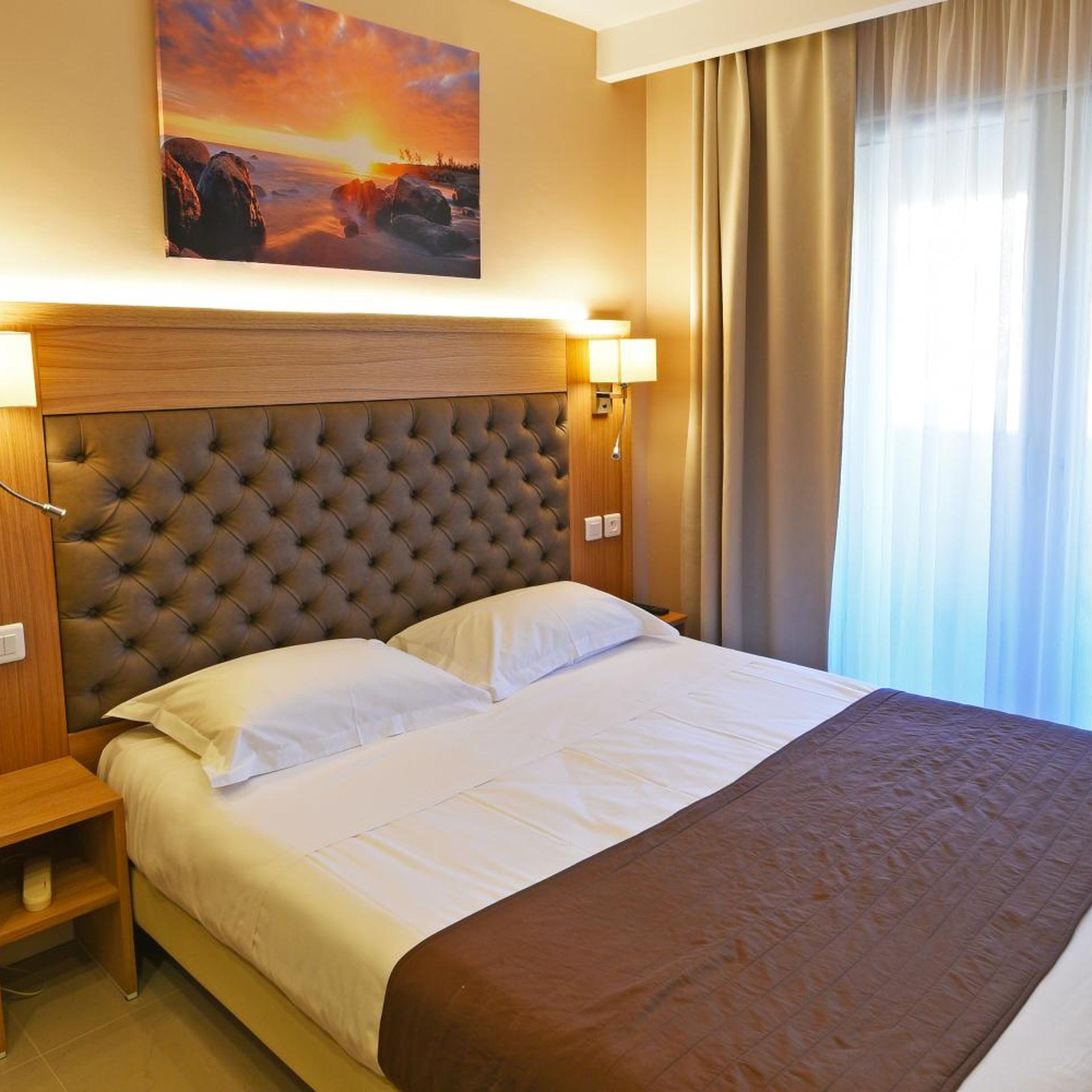 Room, Double Bed, Street View, Balcony