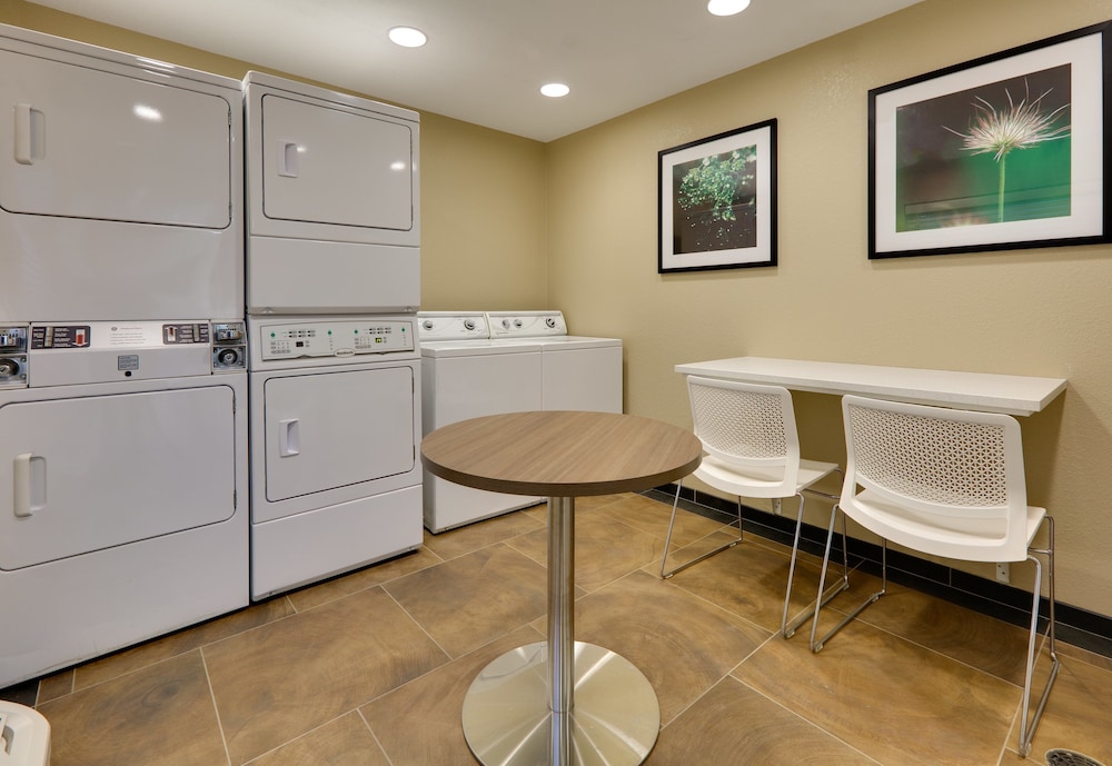 Candlewood Suites Salina 15/49