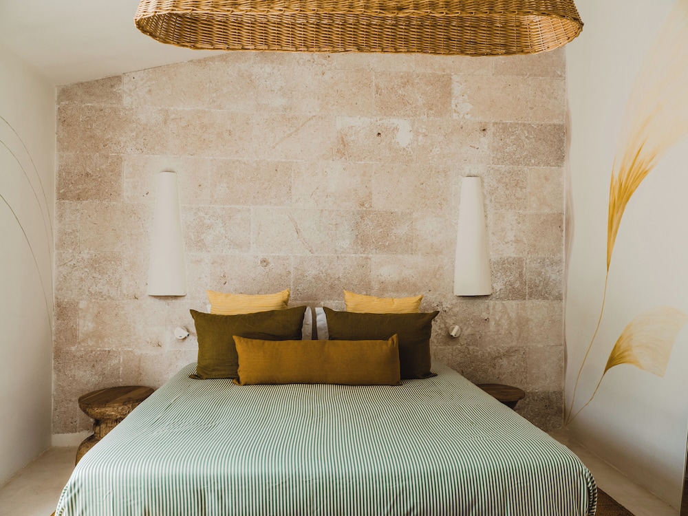 DELUXE, DOUBLE BED, PATIO