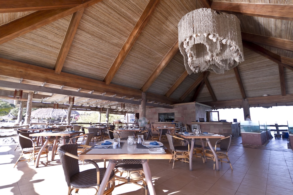 Bluewater Maribago Beach Resort 38/50