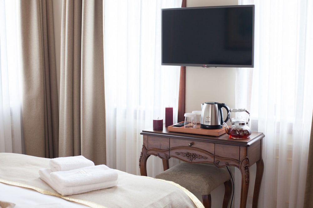 Pera Parma Hotel 53/57
