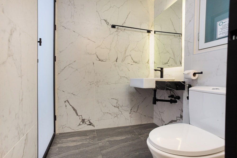 BOOK Design HOTEL -SHA Extra Plus 49/50