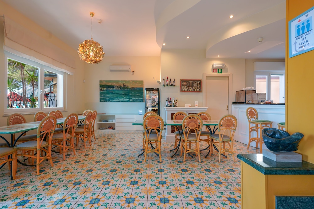 Hotel La Villa Degli Argentieri 40/62