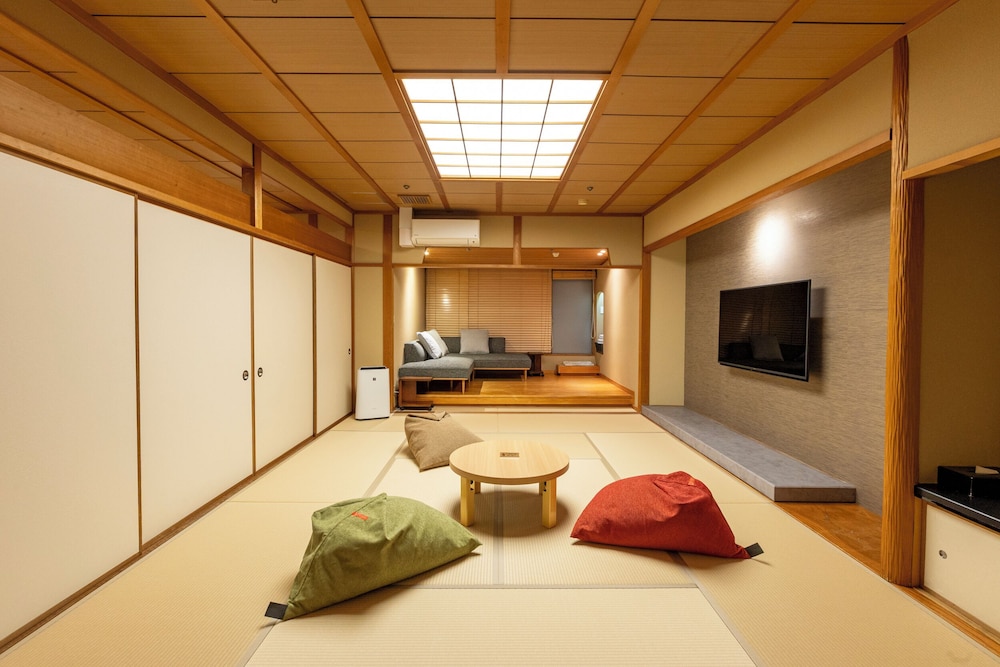 Japanese, 5 Futon Beds, Outdoor Bath