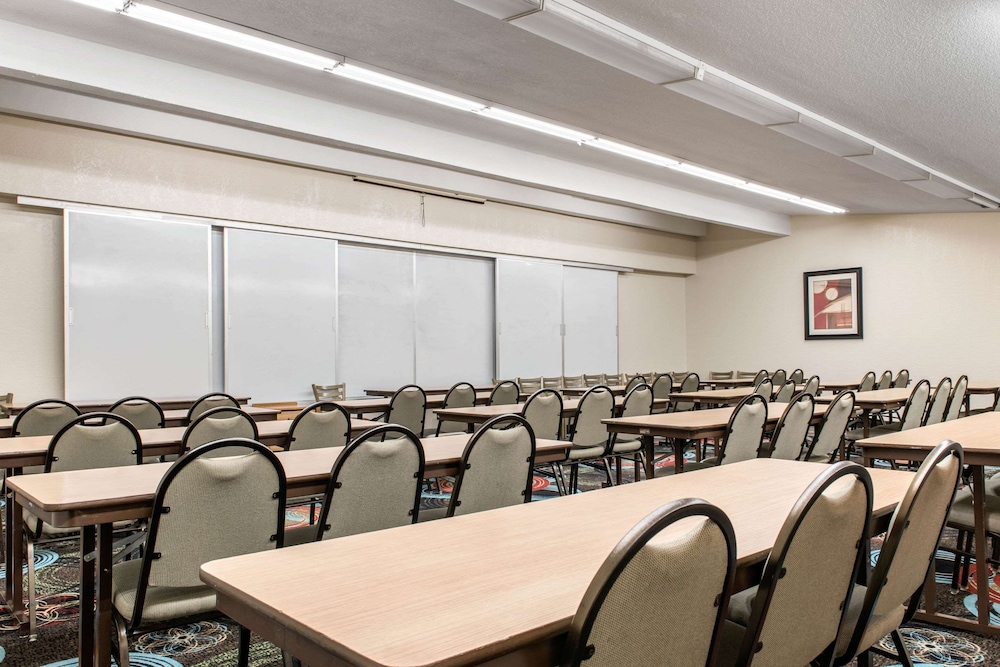 Quality Inn Suites Miamisburg 33/35