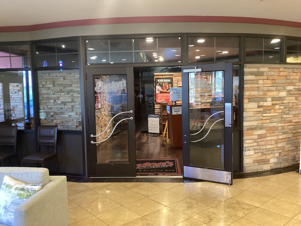 Wyndham Grand Executive Center Little Rock Airport 14/66