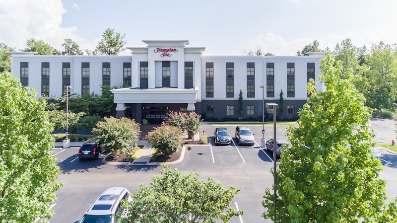 Hampton Inn White House 2/55