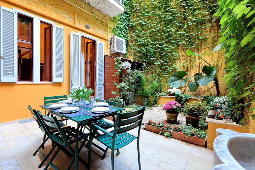 Rome Accommodation - Coronari 36/50