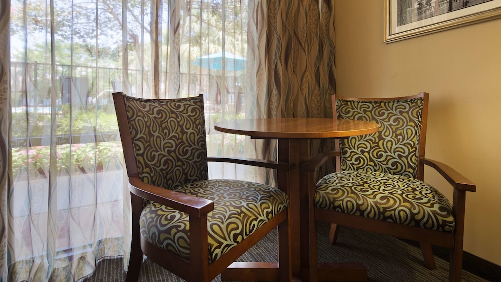 Best Western Charleston Inn 29/33
