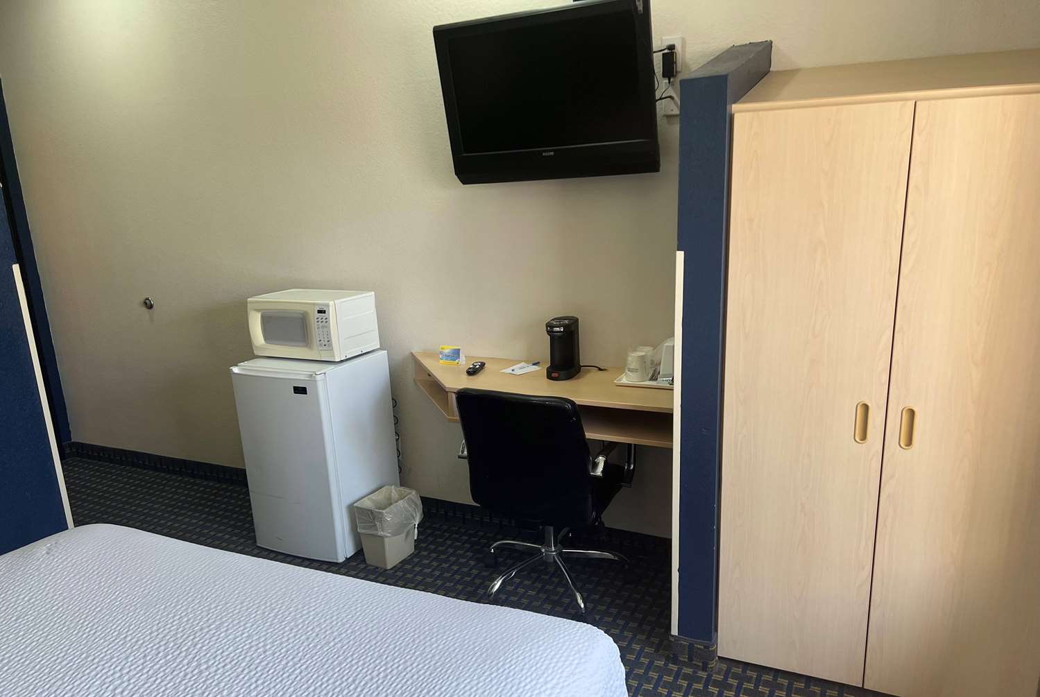 Days Inn & Suites By Wyndham Hutchinson 35/42