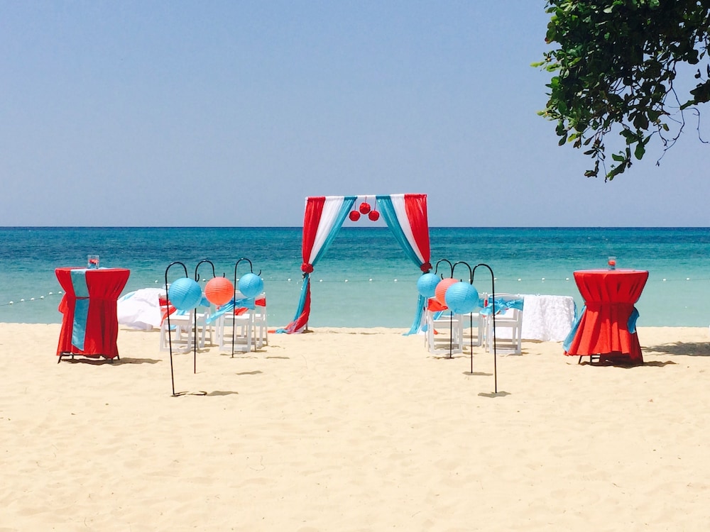 Coral Seas Beach Resort 43/58