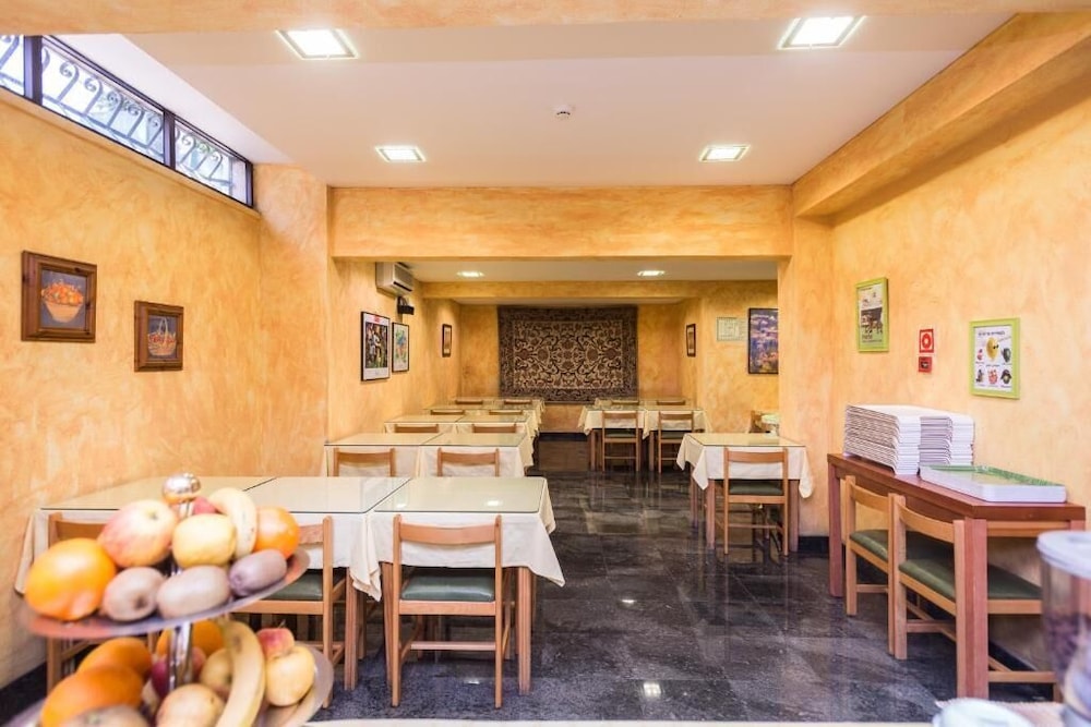 restaurant cafeteria