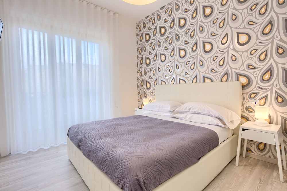 Flower Suites Sorrento 10/39