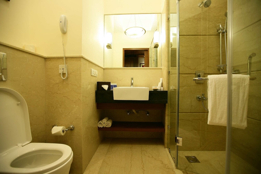 Rs Sarovar Portico 56/59