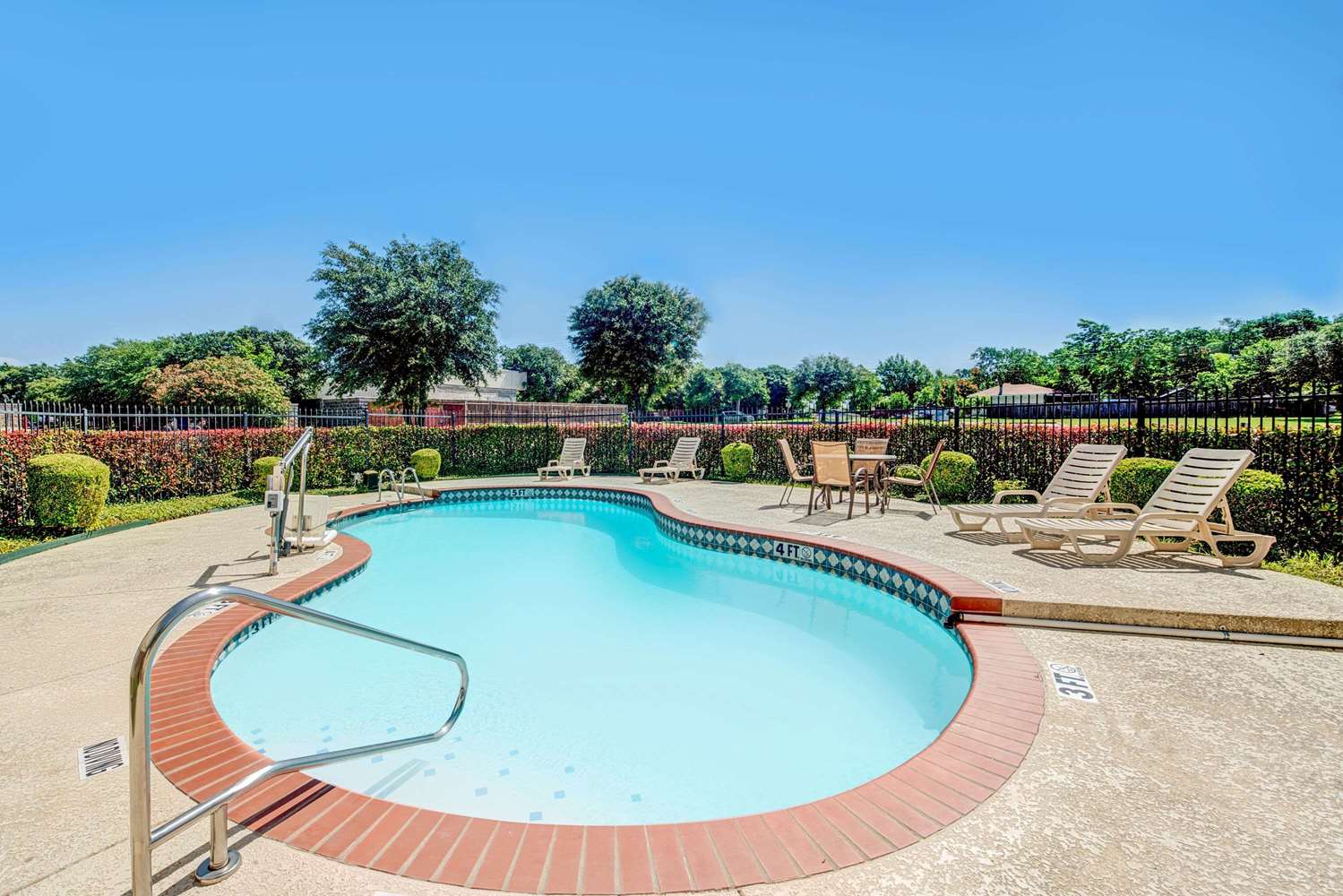 Super 8 By Wyndham Mckinney/Plano Area 18/22