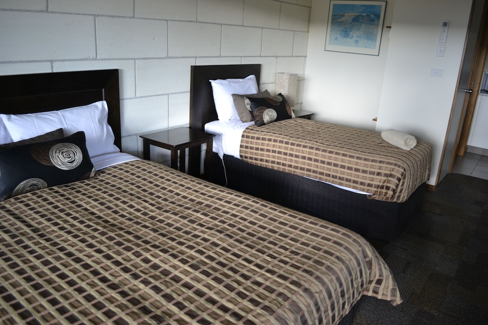 LOCH ARD MOTOR INN 23/63