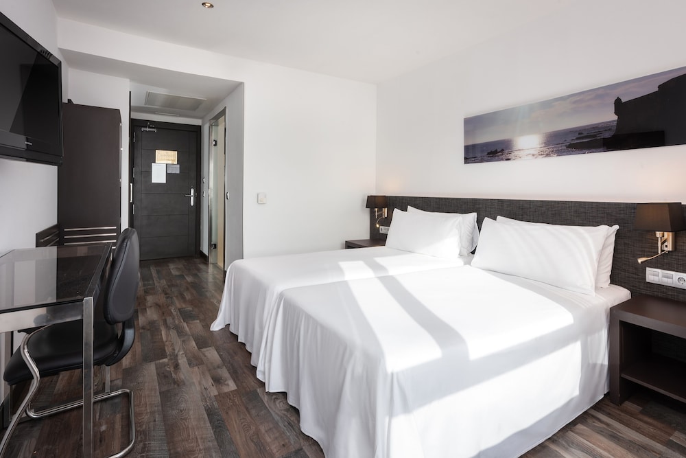 Hotel Cadiz Paseo Del Mar Affiliated By Melia 7/68