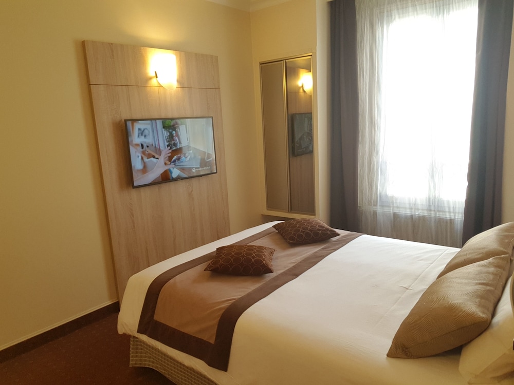 Hotel Champerret Elysees 23/70