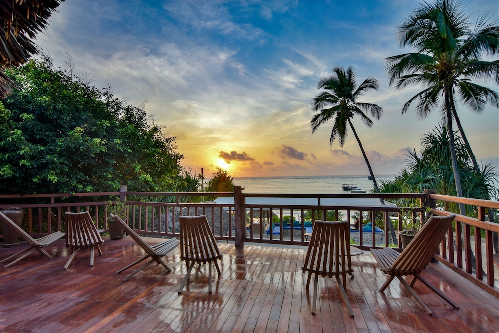 Kena Beach Hotel 48/64