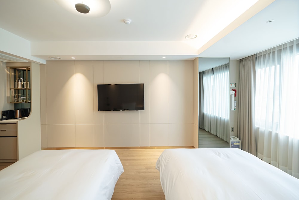 ELIENA Hotel 13/63