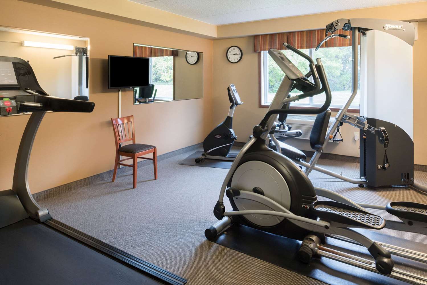 Americinn By Wyndham Valley City Conference Center 11/30