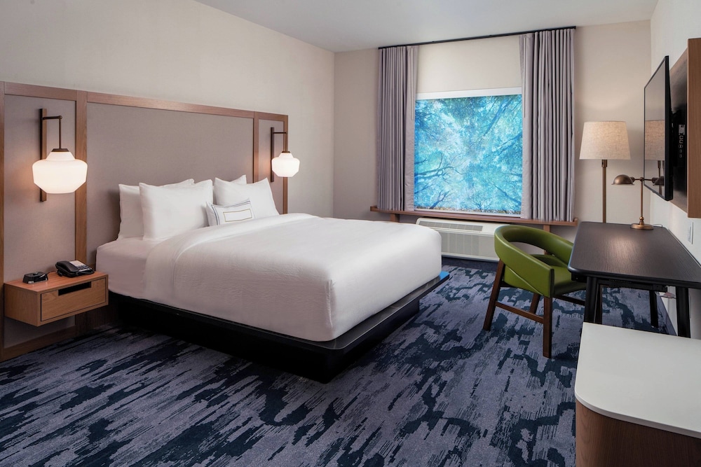 ROOM, KING BED, ACCESSIBLE