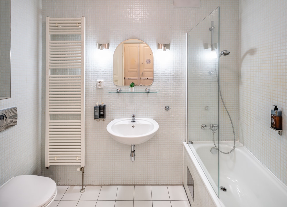 6 Continents Apartments by Adrez Living 29/29