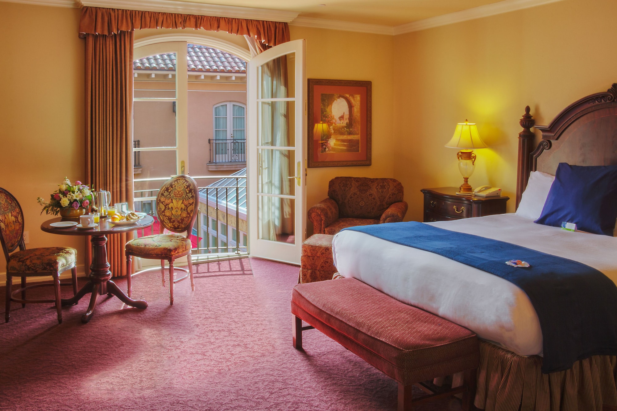 Premier, King Bed, Balcony, Courtyard Area