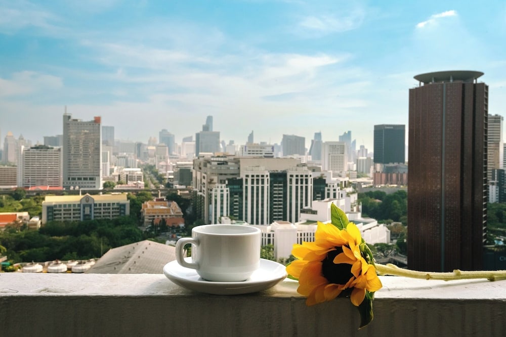 Centre Point Plus Hotel Pratunam 69/74