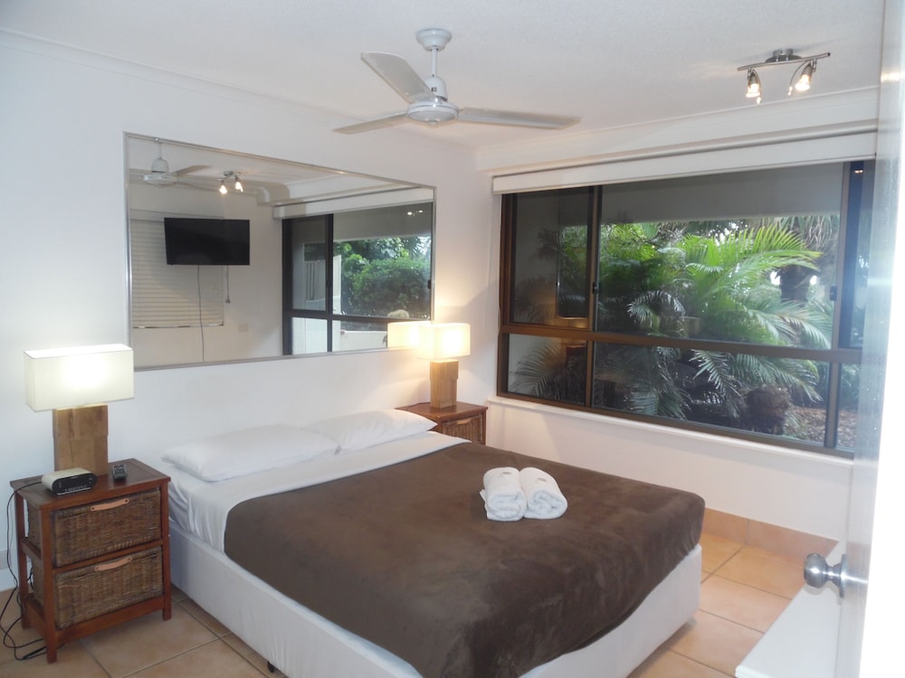 Coolum Caprice 17/76