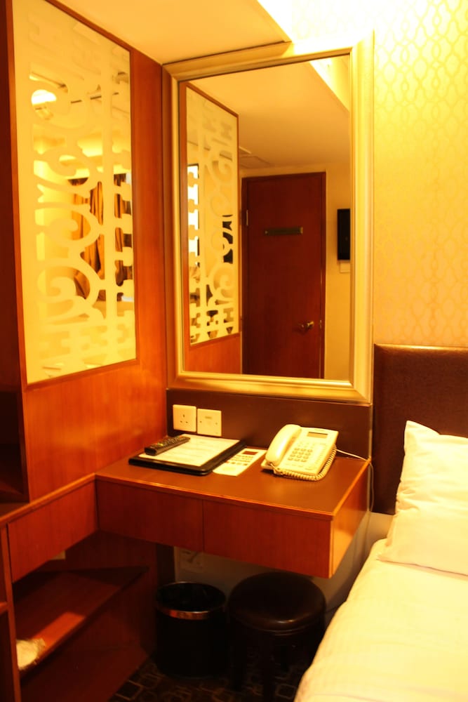 Lander Hotel Prince Edward 28/32