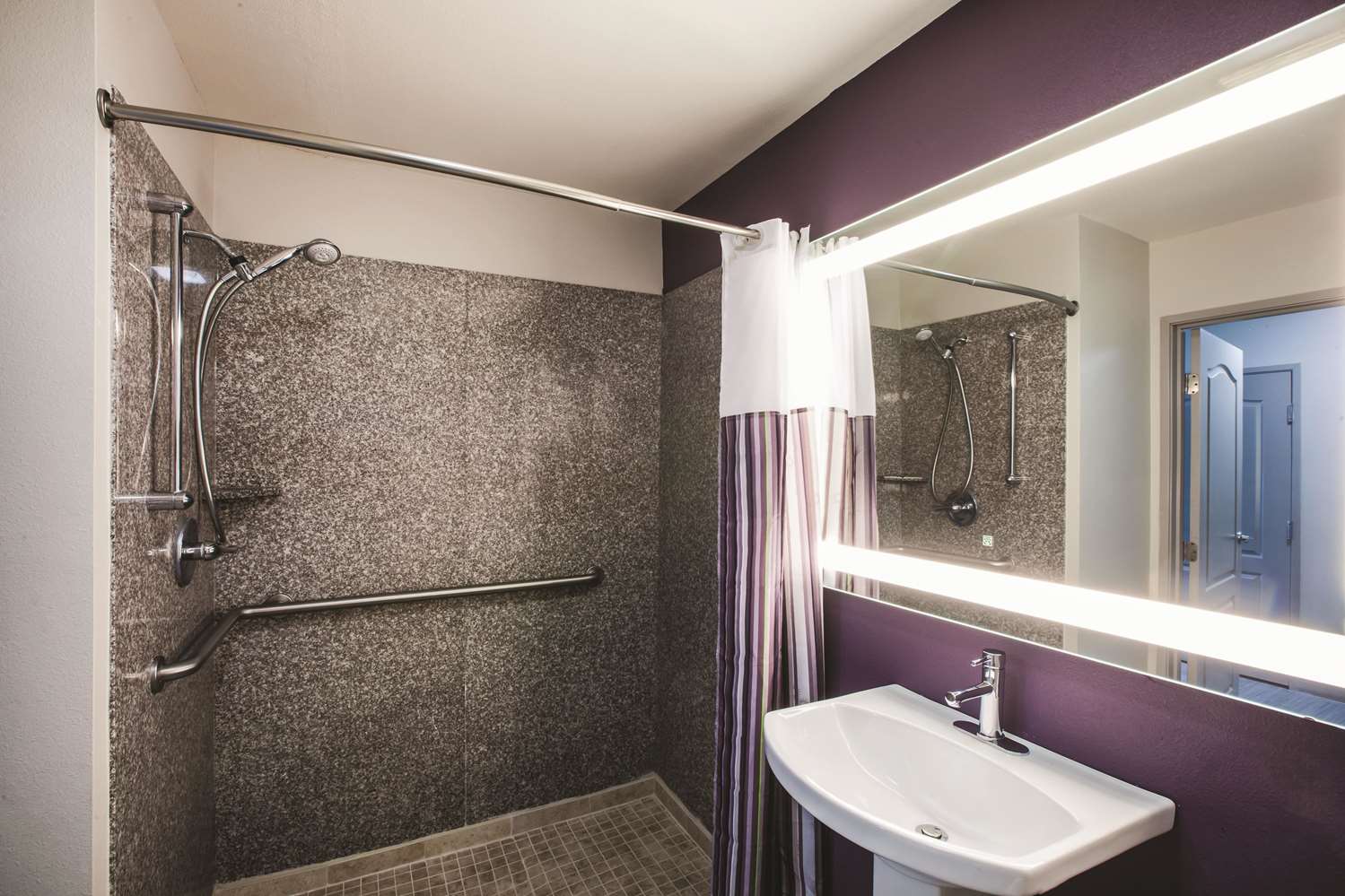 La Quinta Inn Suites By Wyndham Walker Denham Springs 19/22